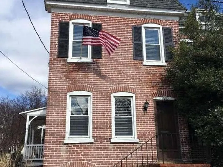 1803 W 16th St — Photo 1