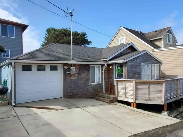528 SW 33rd St, Lincoln City, OR 97367