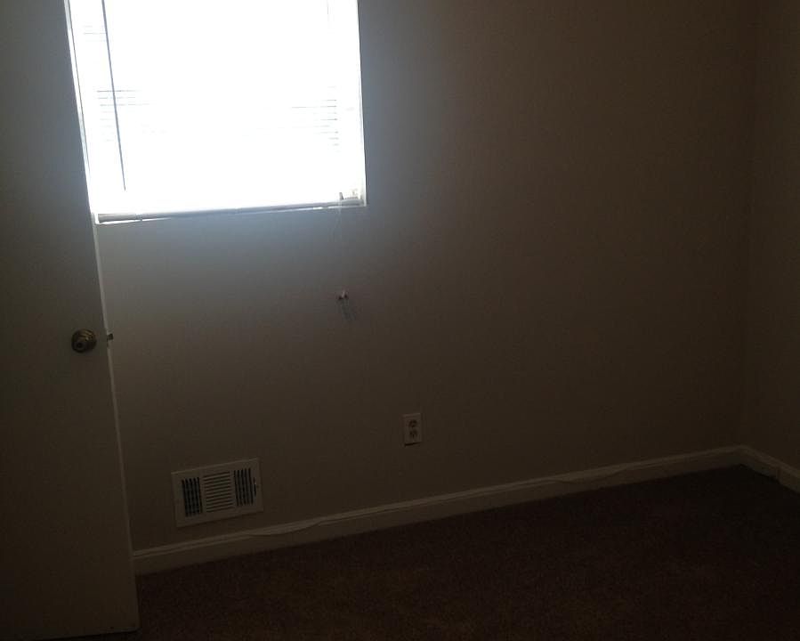 1st image of 1012 Sexton Dr APT 4