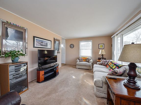 5th image of 2302 Flicker Ln