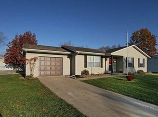 135 Elm Ridge Ct, North Liberty, IA 52317