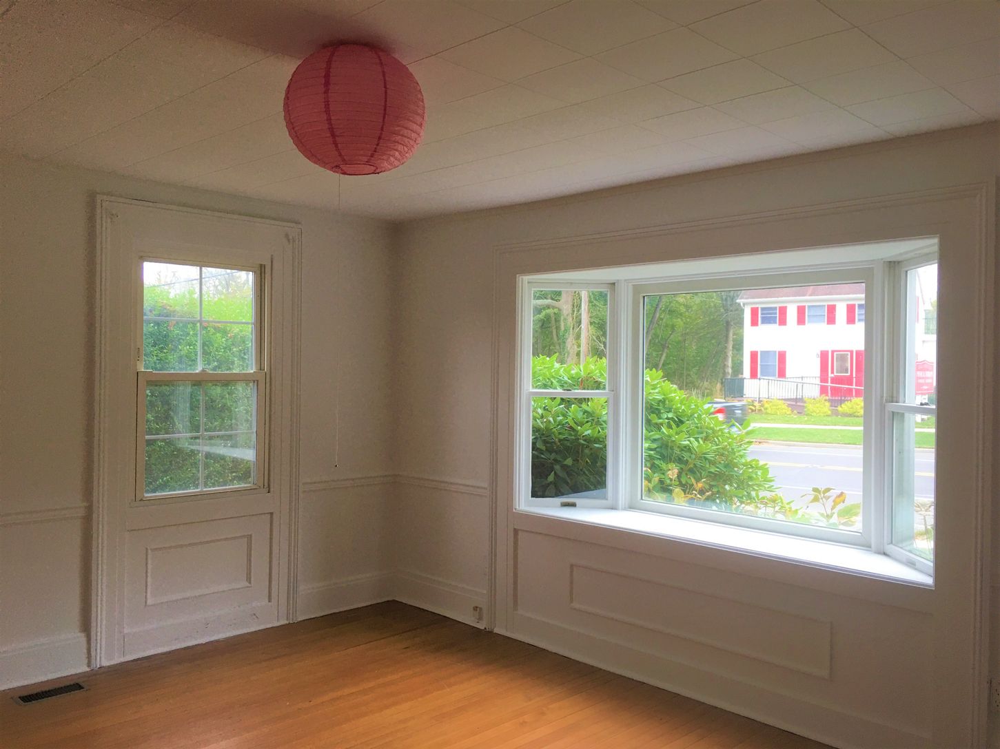  Living room with bay window