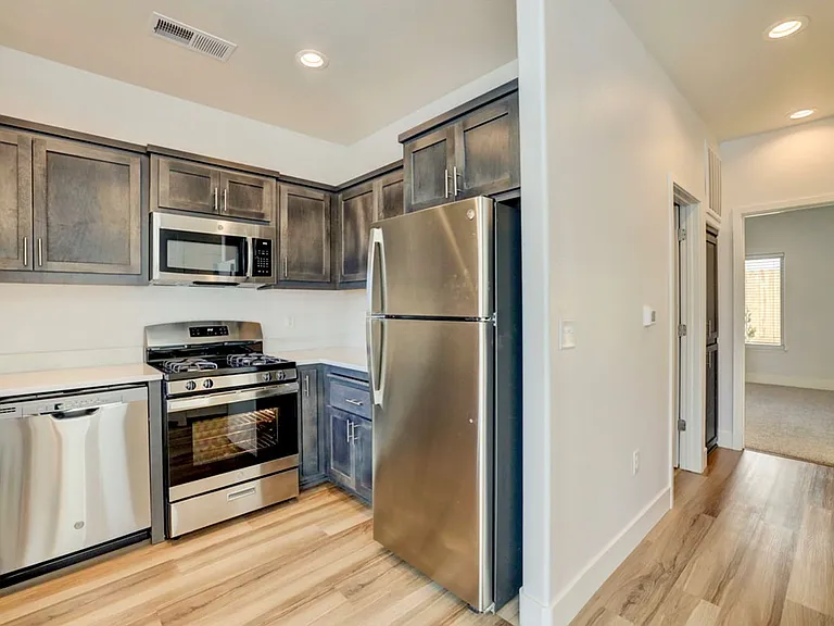 The Enclave Apartments — Photo 8