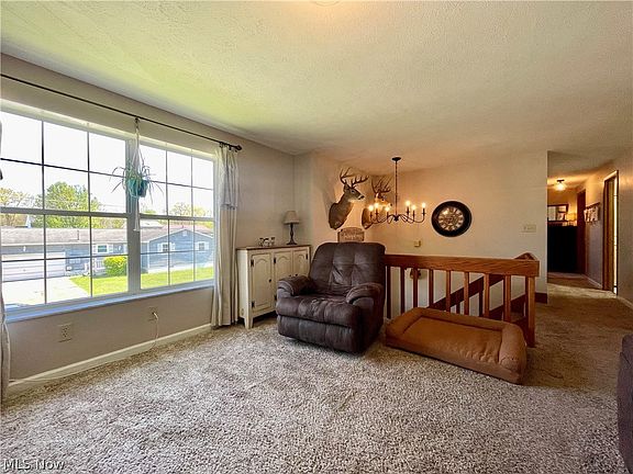 5th image of 370 Lincoln Dr