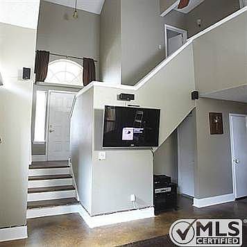 2nd image of 6925 Driffield Cir