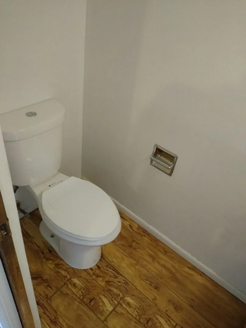 2 Bedroom, 1.5 Bathroom Apartment for Rent Available Now! — Photo 4