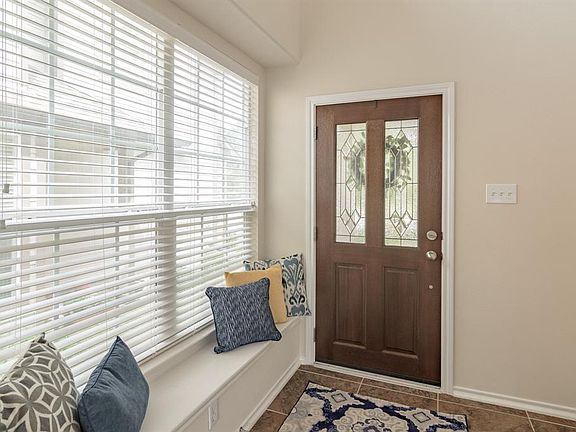 Beautiful entry with window seat and 20 foot ceilings. A great first impression when greeting visitors.