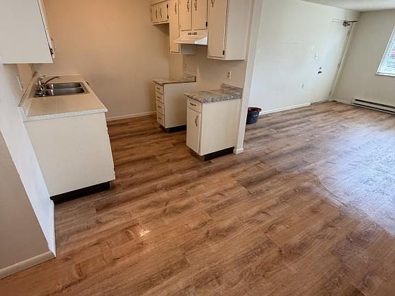 5th image of 193 Rose Ave APT A