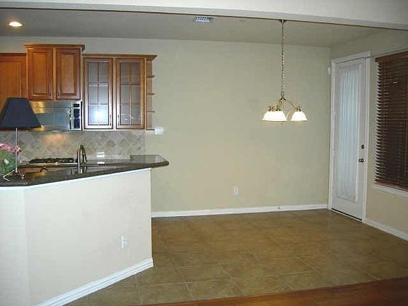 4th image of 822 Apple Hill Dr