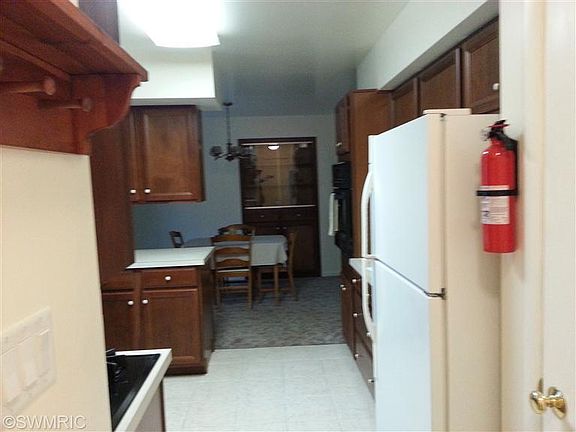 5th image of 4825 S Shore Dr