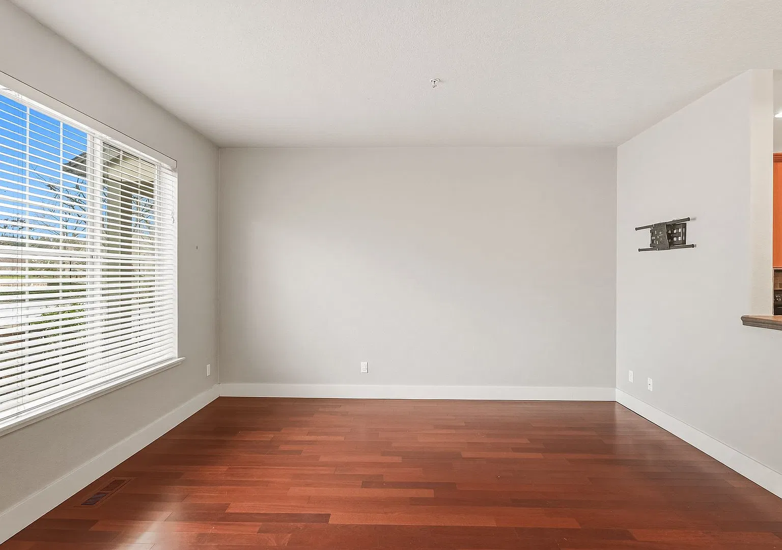 2 Bedroom, 2.5 Bathroom Townhouse in Arbor Villebois! — Photo 4