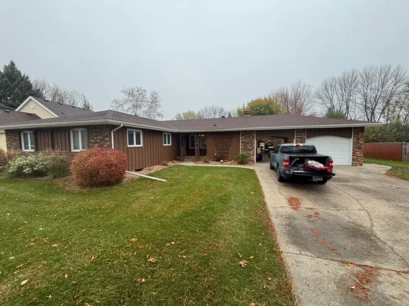 3801 Simonview Ct, Grand Forks, ND 58201