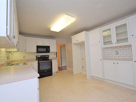 2nd image of 122 Shadowlawn Dr