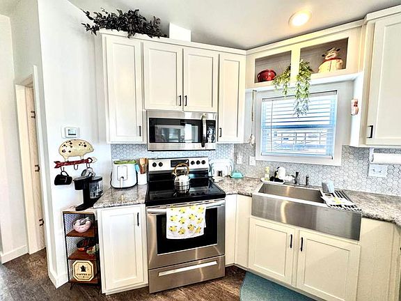 4th image of 457 S Santana Dr