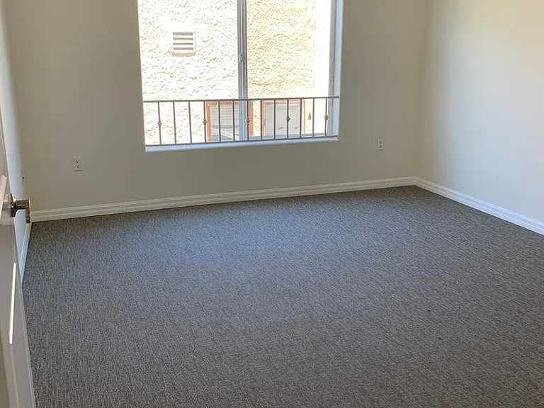 Walkable Beverly Grove Townhomes — Photo 18