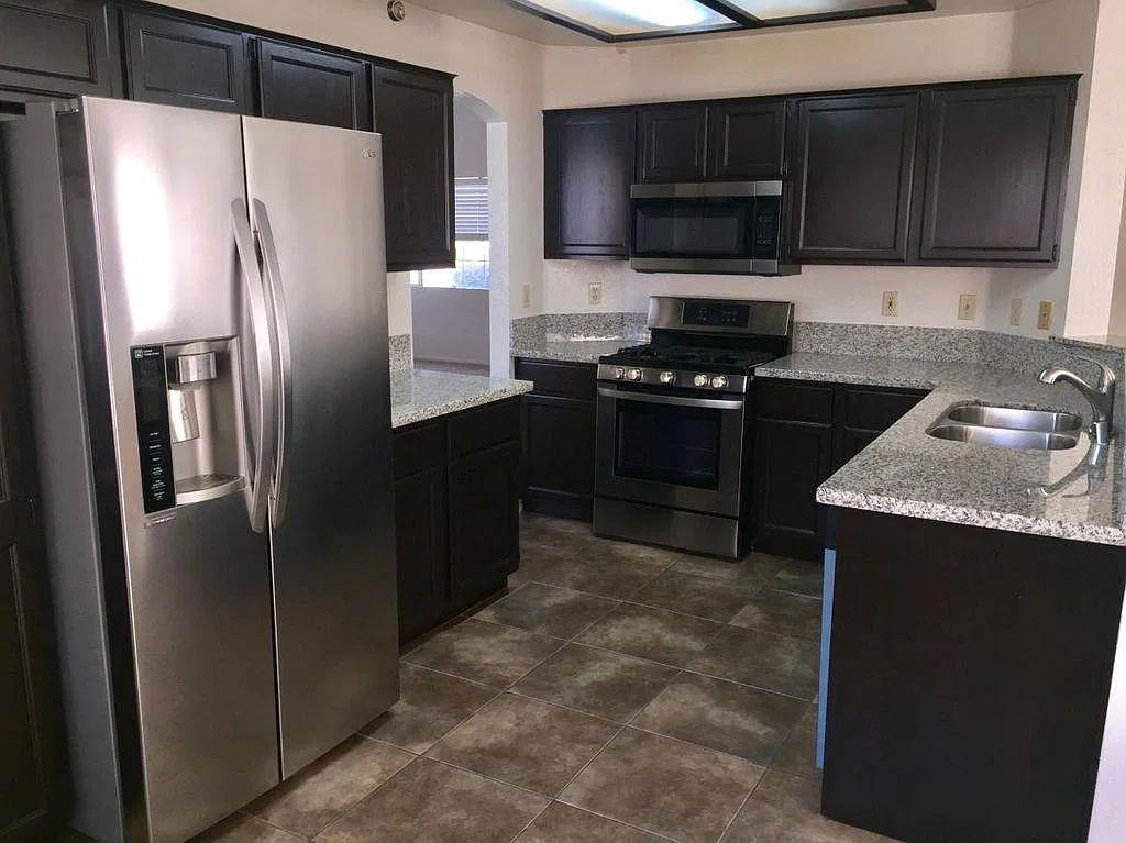3 bed, 2.5 bath, 1918 sqft, $2,195 — Photo 2