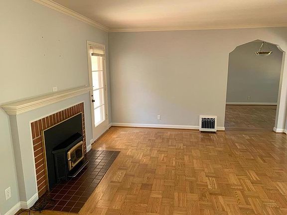 3rd image of 1880 Arroyo Ave
