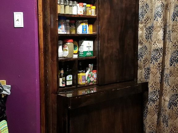 Built-in cupboard