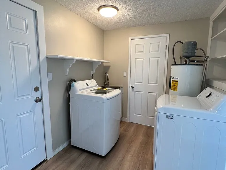 324 N Central Dr — Photo 11