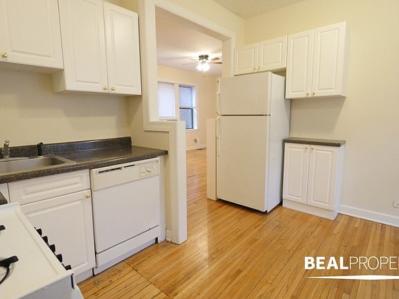 5th image of 3724.5 N Pine Grove Ave #3724X-W2