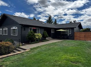 1821 NW Valley View Dr, Roseburg, OR 97471