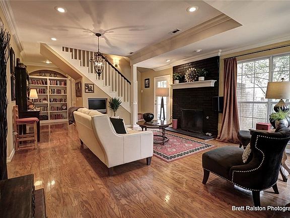 4th image of 2474 E Victoria Ln