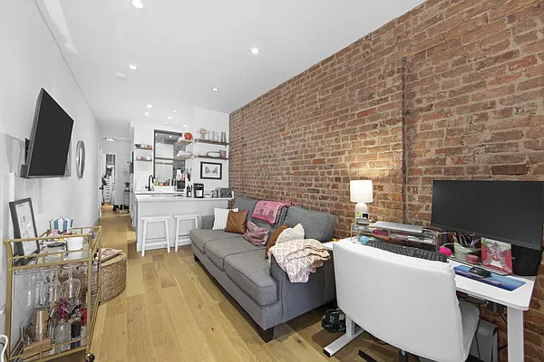 Rented by MD Squared Property Group | media 9