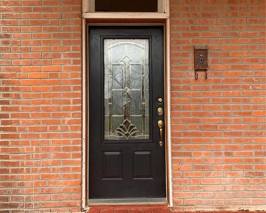2nd image of 205 W Madison Ave