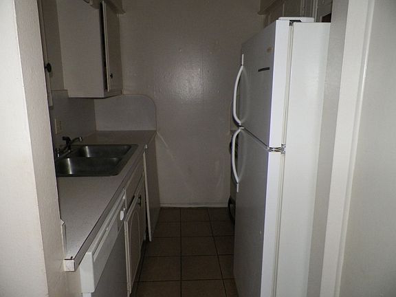 5th image of 1109 NW Lincoln Ave APT 16