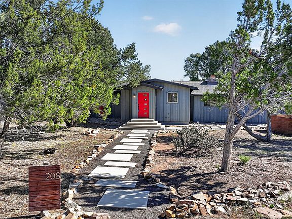 2nd image of 208 Sangre De Cristo Cir