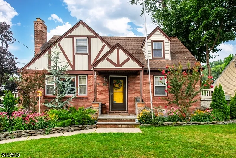 111 Greenlawn Ave