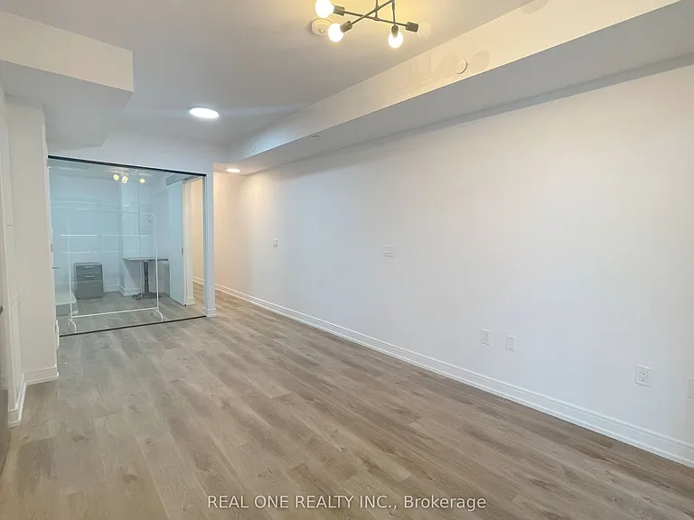 1 Jarvis St #820 — Photo 6