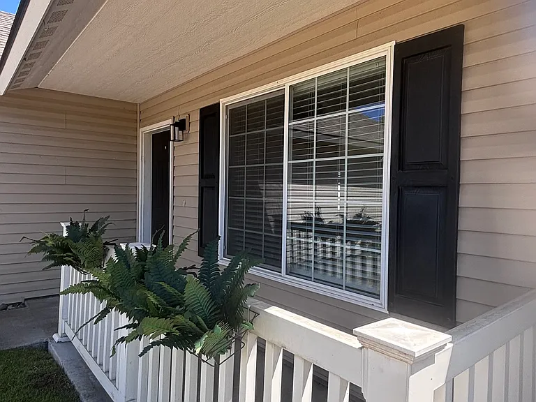 1121 W Luta St — Photo 25