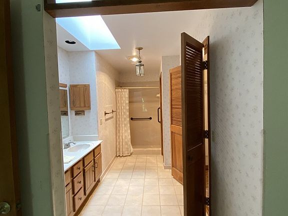 3rd image of 604 W Bianca Cir