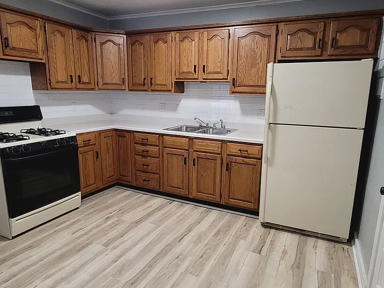 1101 W Hendrickson St — Photo 6