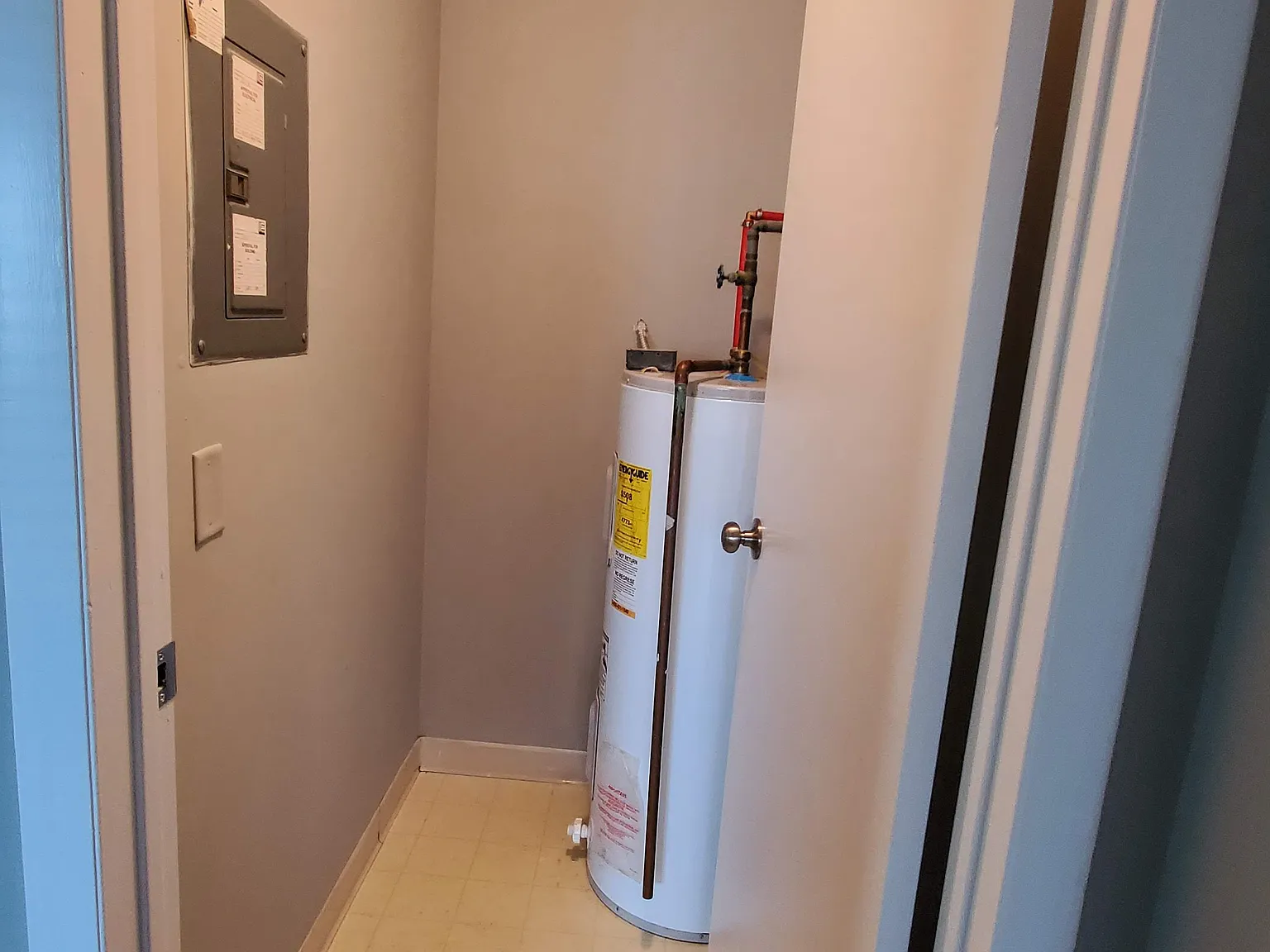 2 bed, 873 sqft, $1,900 — Photo 3