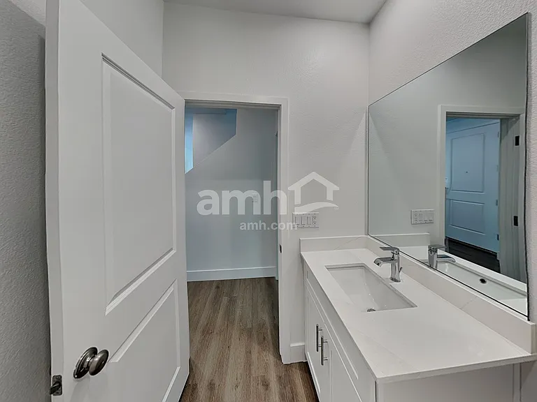 5863 Vaes Dothrak St — Photo 15