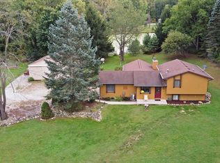3121 Groveland Rd, Ortonville, MI 48462