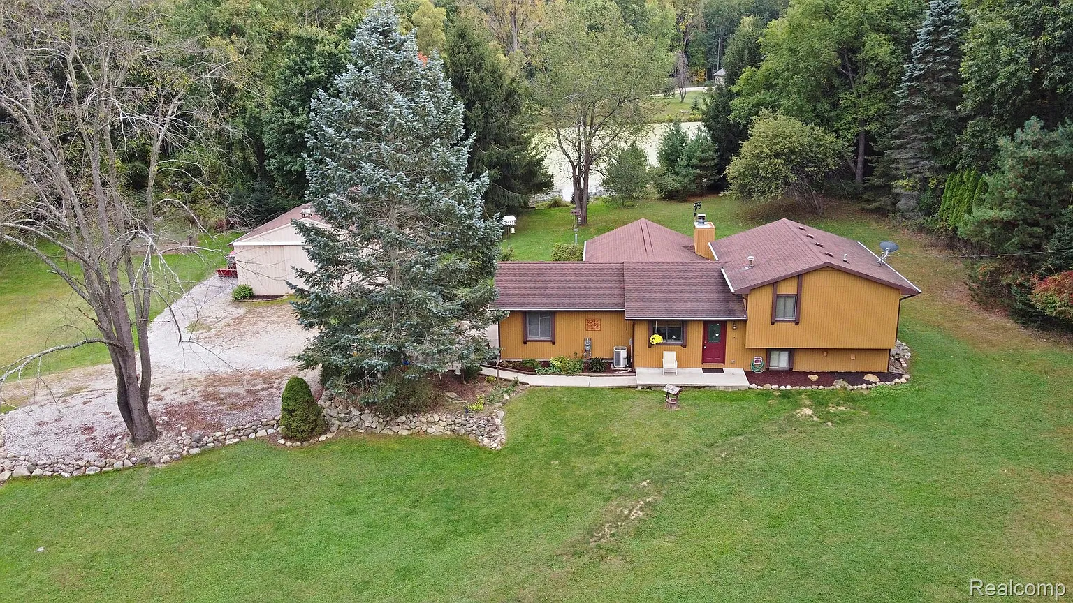 3121 Groveland Rd photo 1