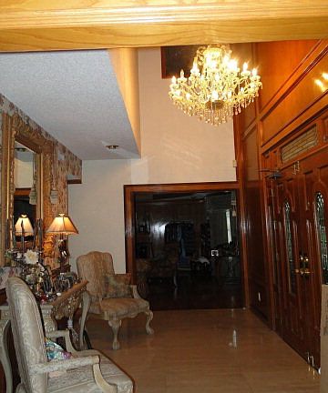 2nd image of 25 Tordesillas St