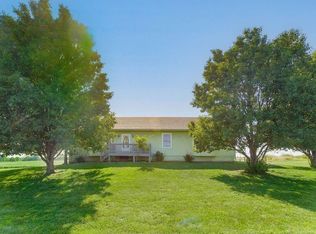 38994 Hedge Ln, Fontana, KS 66026
