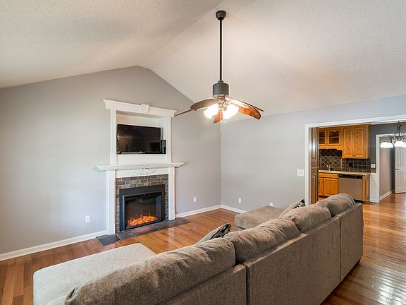 2nd image of 107 E C Arnold Ln