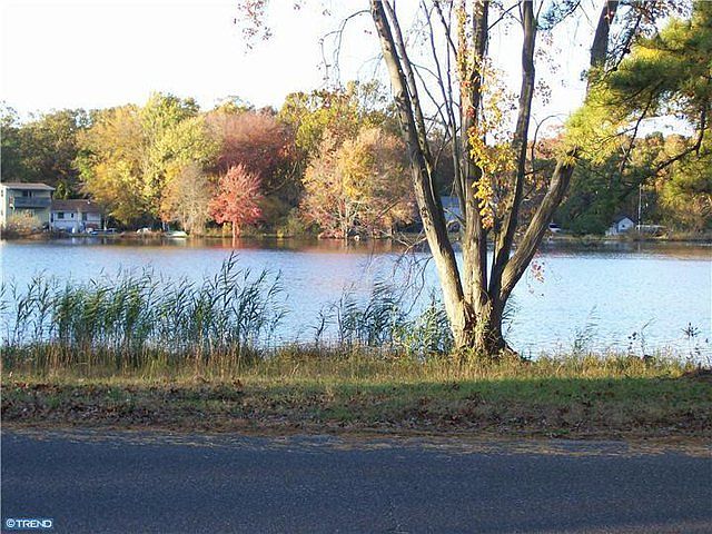 2nd image of 2105 Lakeside Dr