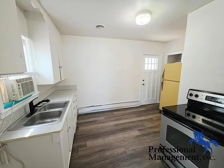 828 Broadwater Ave — Photo 3