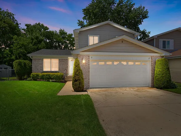 5 Oriole Ct, Woodridge, IL 60517