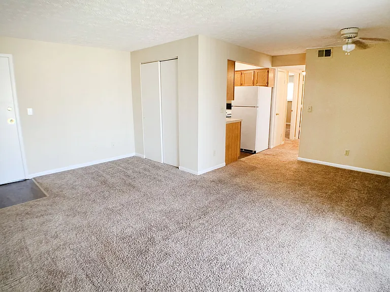 Crown Crossing Apartments — Photo 44