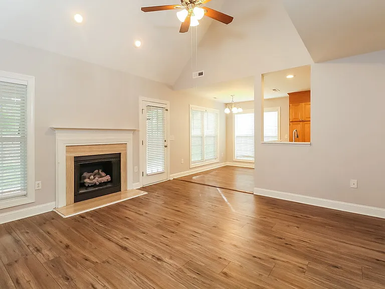 1052 Enderbury Dr — Photo 5