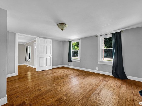 3rd image of 202 S Logan St