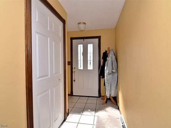 4th image of 985 Berkshire Dr