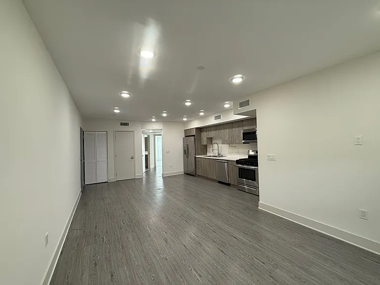 2022 West Sunset Boulevard — Photo 23